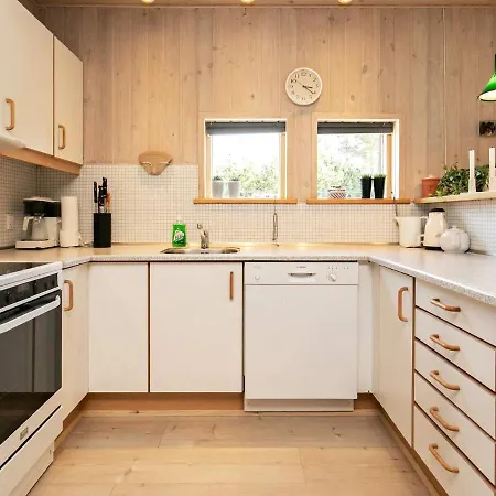 Four-bedroom Holiday In 1 בית נופש *