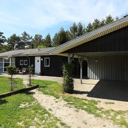 Four-bedroom Holiday In 1 בית נופש הלס