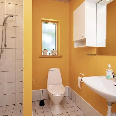 בית נופש Four-bedroom Holiday In 1 הלס